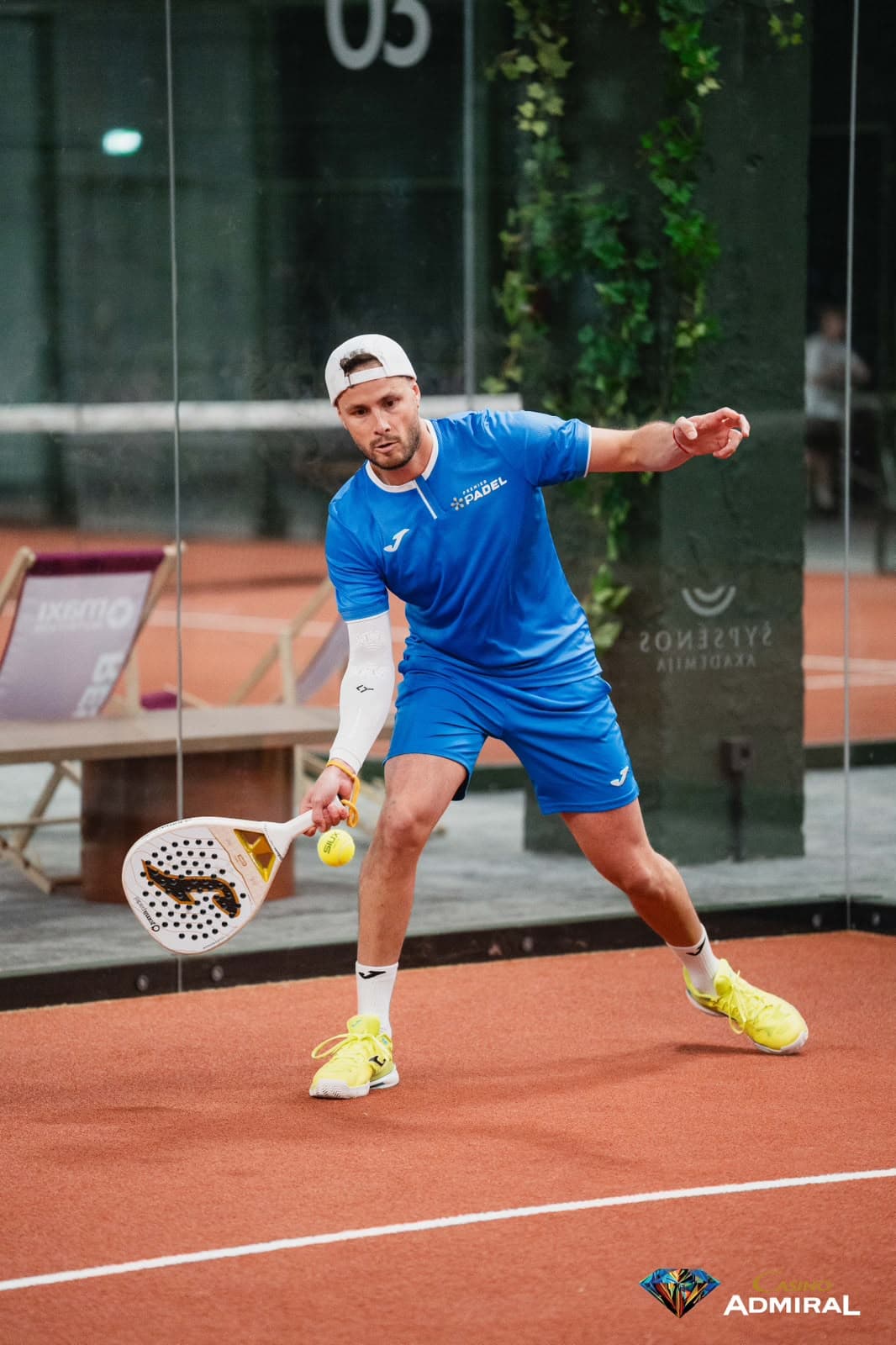 Axel Bleuer on court